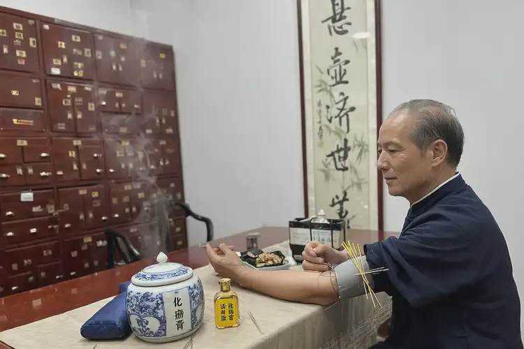 男性臉上出濕疹可以治好嗎(圖1)