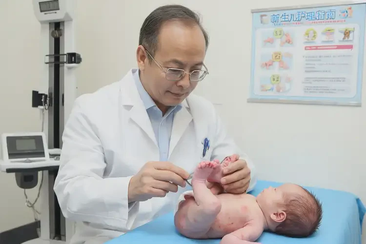 新生兒腳上容易起濕疹可不可以徹底自愈(圖2)