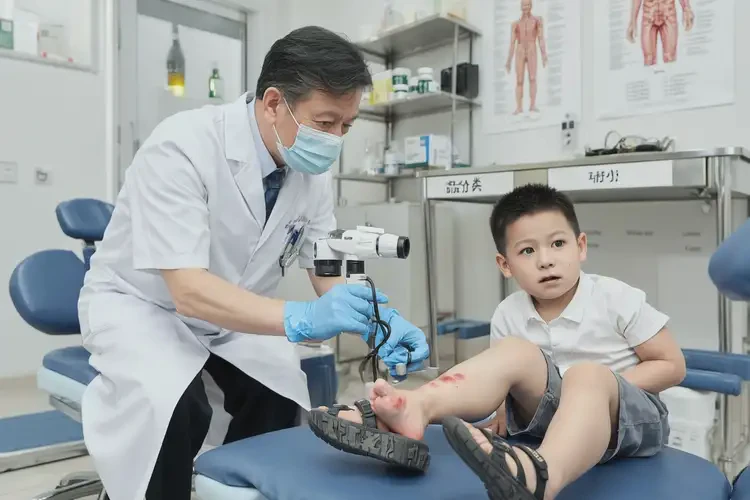 孩子腳上經(jīng)常長濕疹可以治好嗎(圖3)