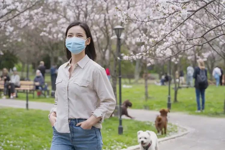 女性臉上出現(xiàn)濕疹可不可以根治(圖1)