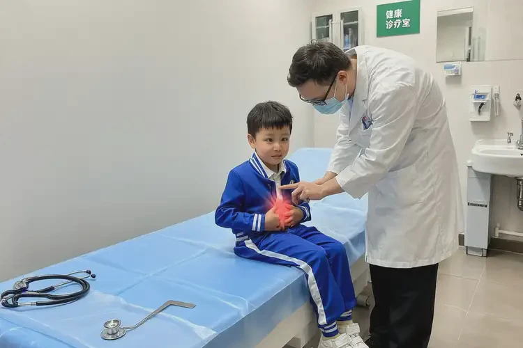 小學(xué)生肚子上有濕疹可不可以徹底自愈(圖1)