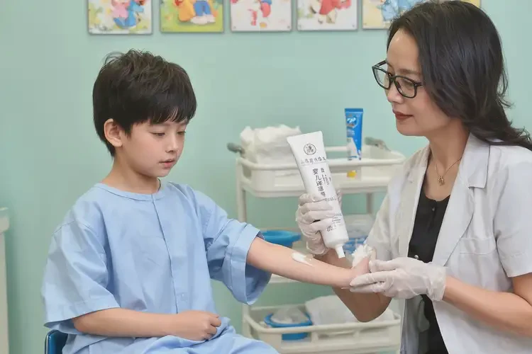 小孩肛周偶尔起湿疹可以治好吗(图1)