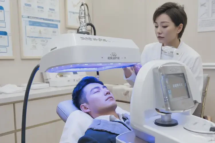 男生脸上经常起湿疹可不可以根治(图1)