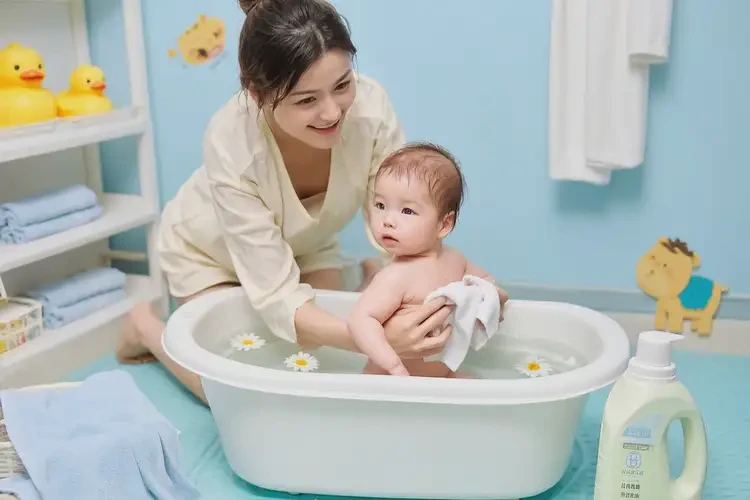 嬰幼兒身上起濕疹可以治好嗎(圖1)