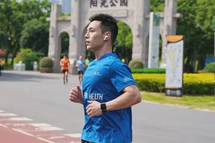 青年人手臂上有濕疹可不可以根治(圖1)