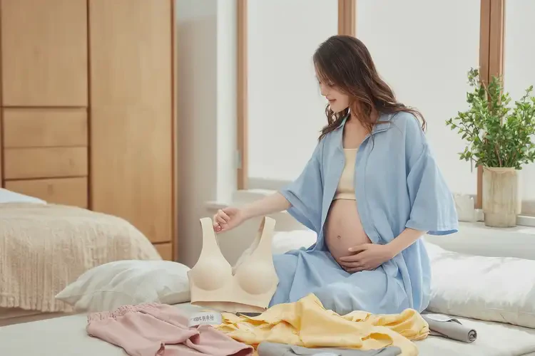 產(chǎn)婦肚子上偶爾長濕疹可以治好嗎(圖1)