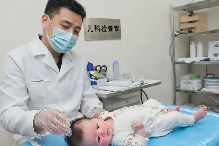 嬰兒面部容易起濕疹能徹底自愈嗎(圖1)