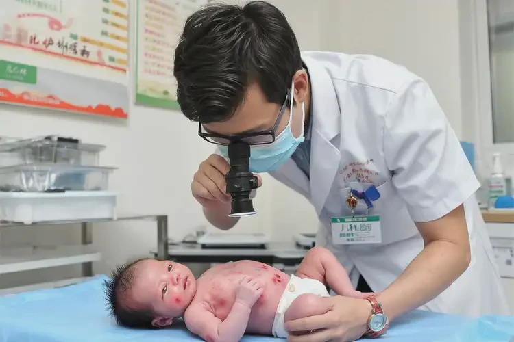 新生兒肚子上長濕疹可不可以根治(圖2)