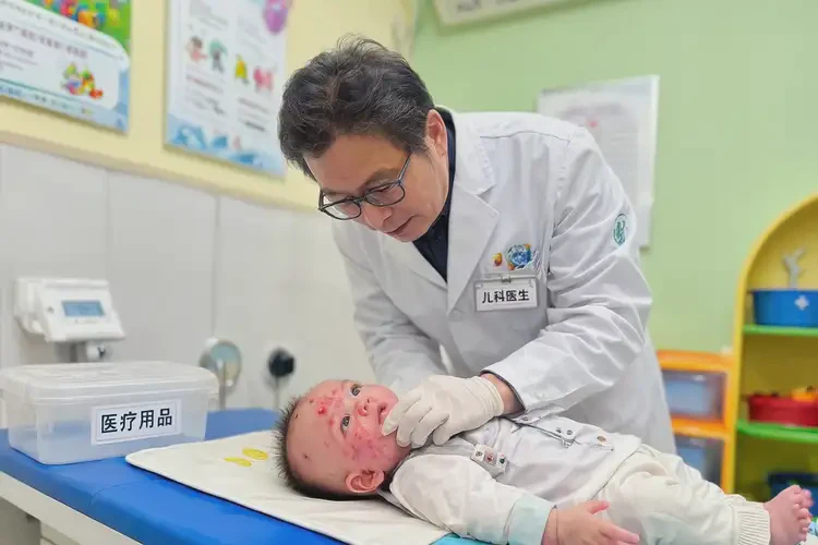 嬰幼兒面部經(jīng)常起濕疹可不可以根治(圖1)