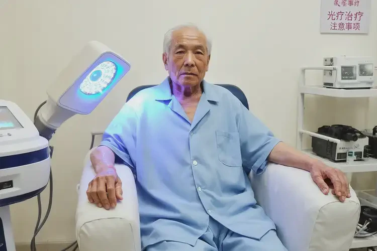 老人小腿上出現(xiàn)濕疹可不可以根治(圖1)