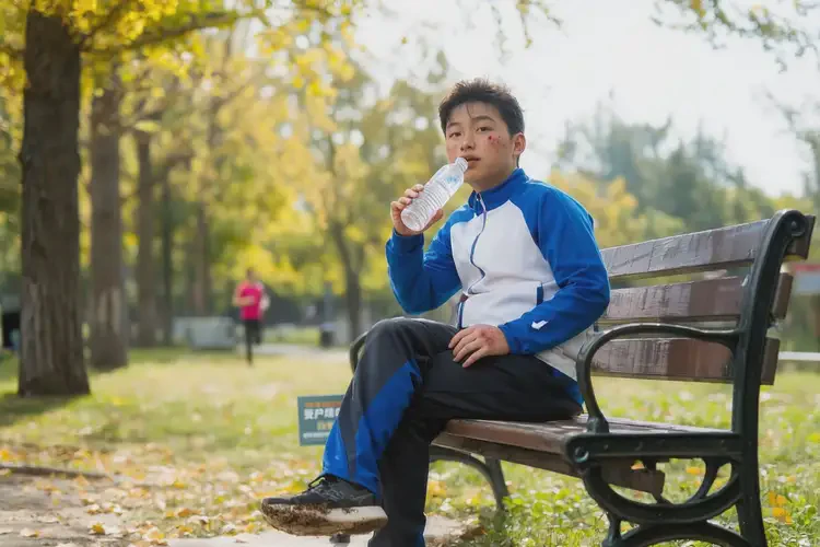 青少年手臂出濕疹能夠徹底治愈嗎(圖1)