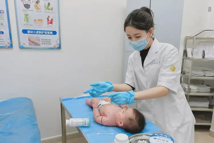 嬰幼兒脖子經(jīng)常起濕疹可不可以根治(圖2)