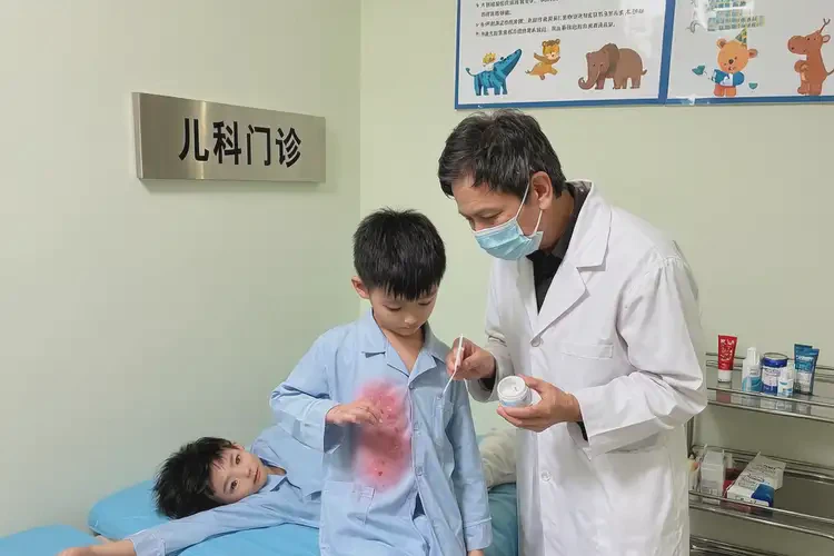 小兒肚子上出濕疹可以治好嗎(圖3)