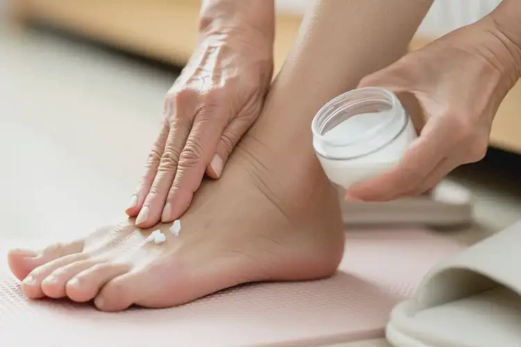 高齡老人腳上偶爾起濕疹可不可以根治(圖1)