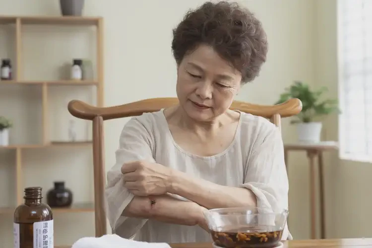 女性四肢经常长湿疹可以治好吗(图1)