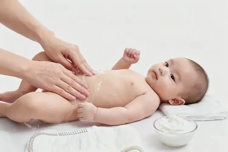 嬰兒屁股上出現(xiàn)濕疹可以治好嗎(圖1)