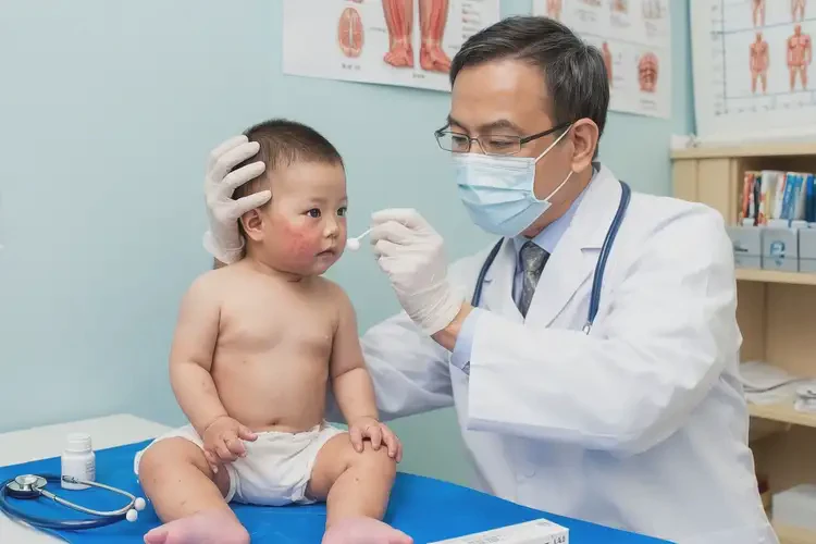 嬰兒面部偶爾起濕疹可以治好嗎(圖3)