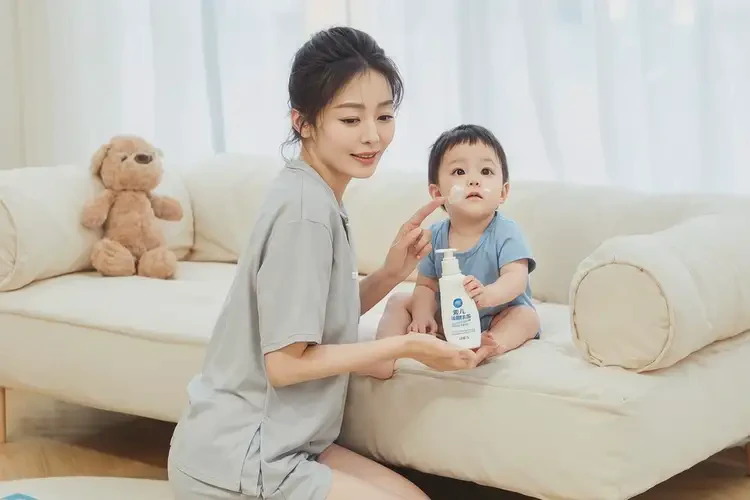 幼儿脖子出现湿疹可以治好吗(图2)