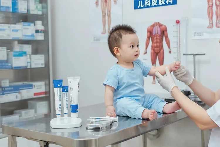 嬰幼兒手臂上長濕疹可以治愈嗎(圖3)