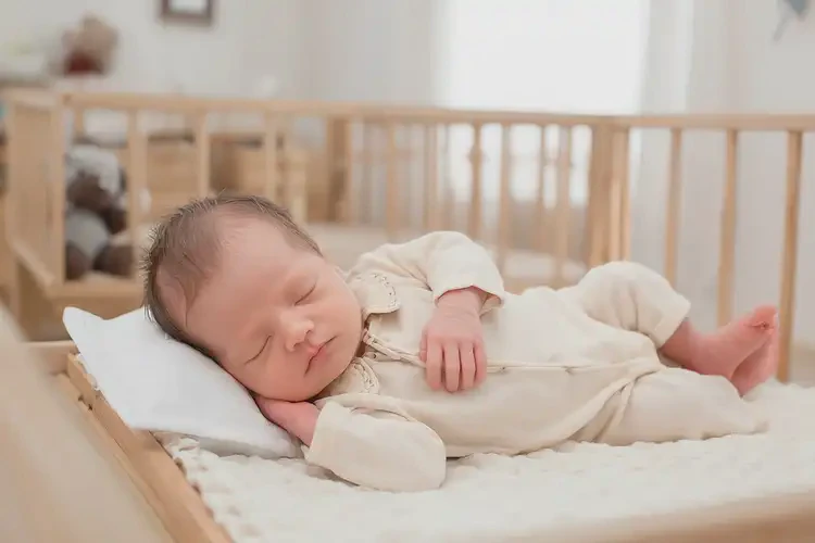 新生兒脖子出現(xiàn)濕疹可不可以根治(圖1)