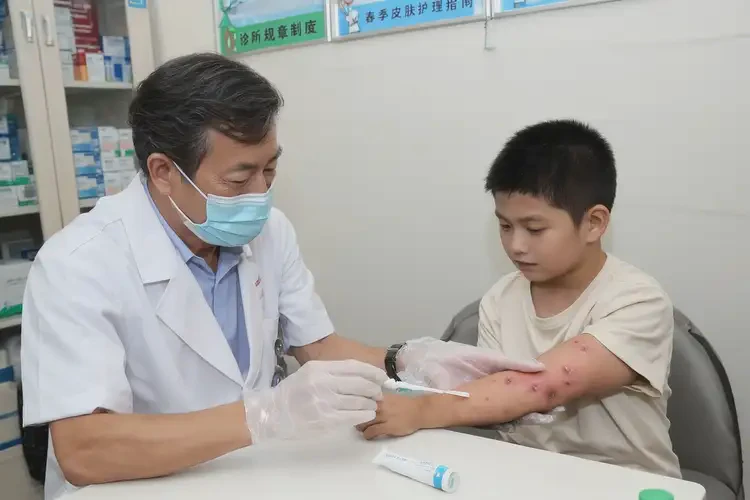 小孩手臂出濕疹可以治好嗎(圖3)