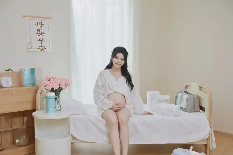 產(chǎn)婦大腿上偶爾長濕疹不管它會(huì)自己自愈嗎(圖1)