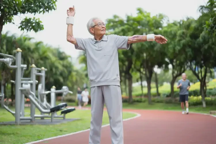 高齡老人脖子偶爾長(zhǎng)濕疹可不可以根治(圖1)