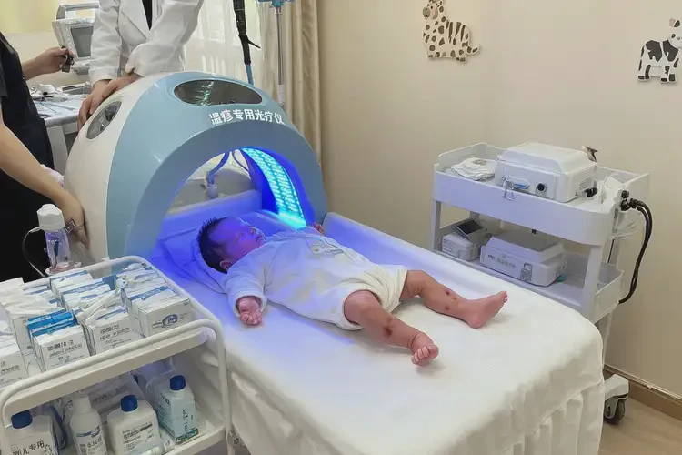 新生兒腳上容易起濕疹可以治好嗎(圖1)