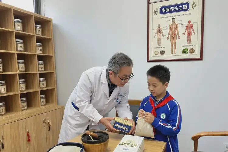 小學(xué)生肛周容易長(zhǎng)濕疹可以治好嗎(圖2)