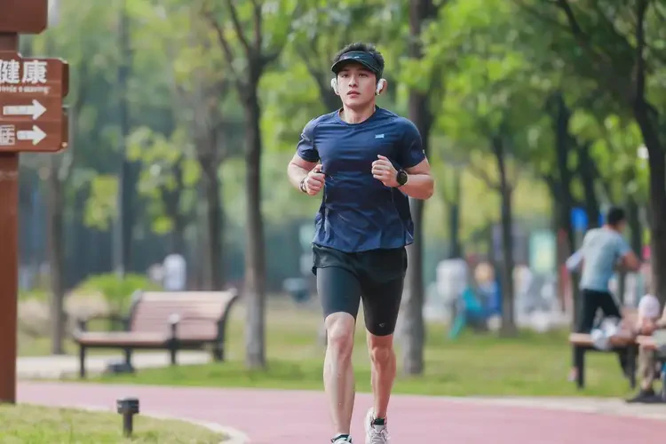 男性大腿經(jīng)常長(zhǎng)濕疹能夠徹底治愈嗎(圖2)