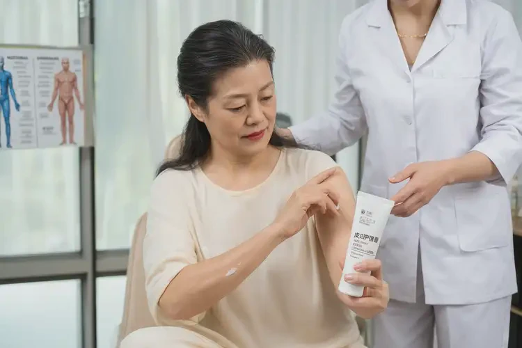 哺乳期媽媽屁股經(jīng)常起濕疹不管它會(huì)自己自愈嗎(圖1)