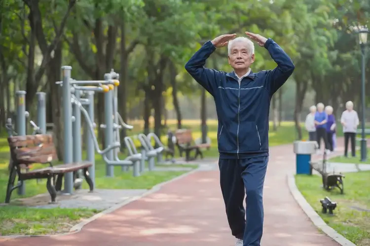 老人肚子上經(jīng)常長濕疹可以治好嗎(圖2)