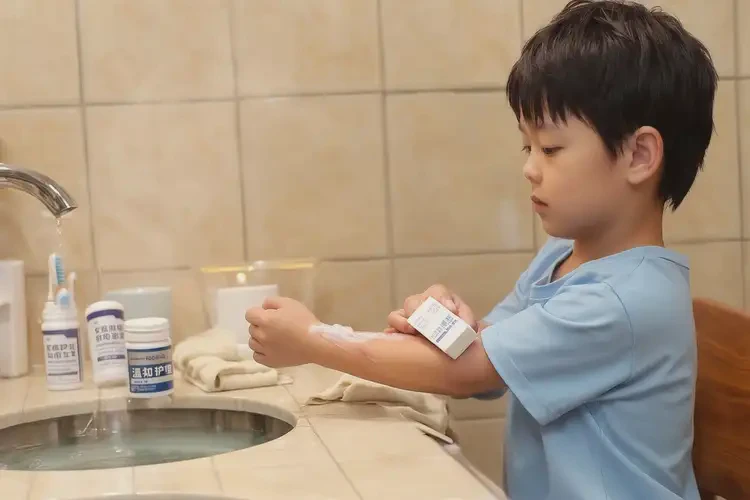 小孩手臂出濕疹可以治好嗎(圖2)