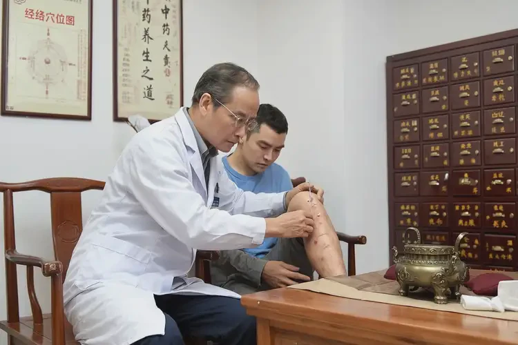 大學(xué)生腳上起濕疹能徹底自愈嗎(圖1)