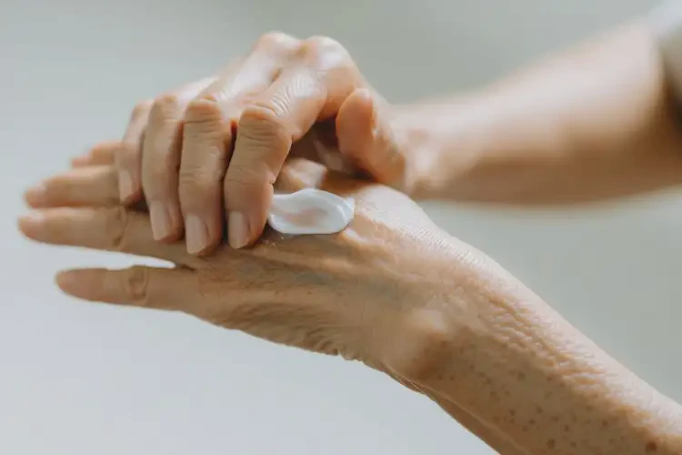 高齡老人手臂上經(jīng)常長濕疹可不可以根治(圖4)