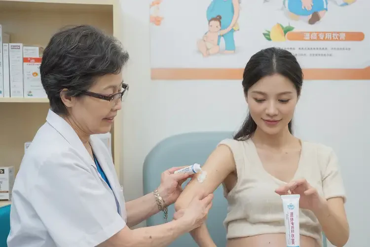 產(chǎn)婦四肢偶爾長(zhǎng)濕疹可以治好嗎(圖4)