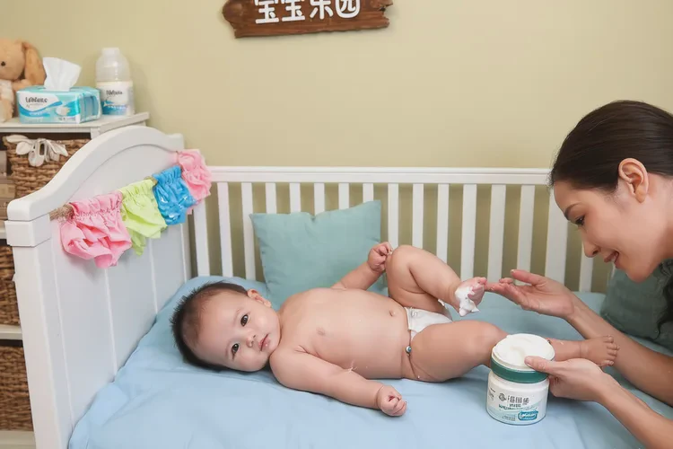 寶寶屁股長(zhǎng)濕疹可以治愈嗎(圖1)