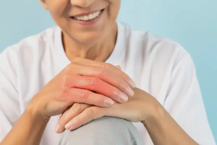 老人手上出現(xiàn)濕疹可以治好嗎(圖1)