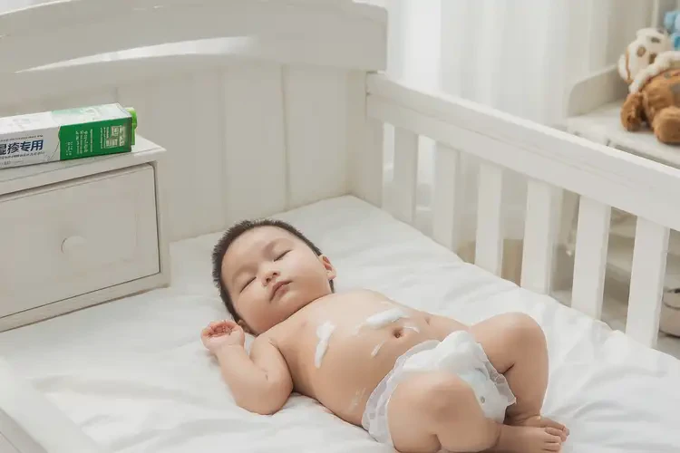 寶寶屁股上容易長濕疹可以治好嗎(圖1)