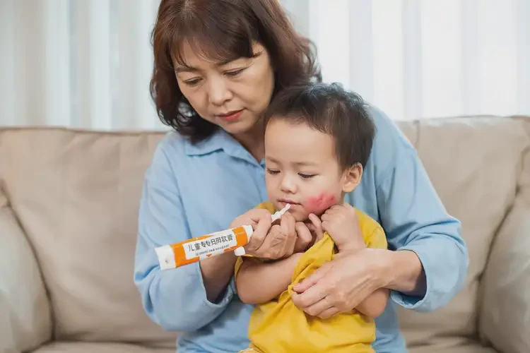 幼儿脖子出现湿疹可以治好吗(图3)