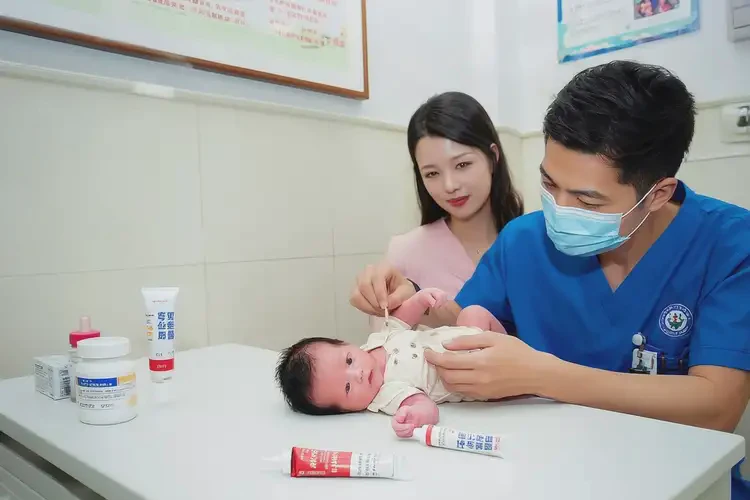 新生兒手臂容易起濕疹可不可以根治(圖1)