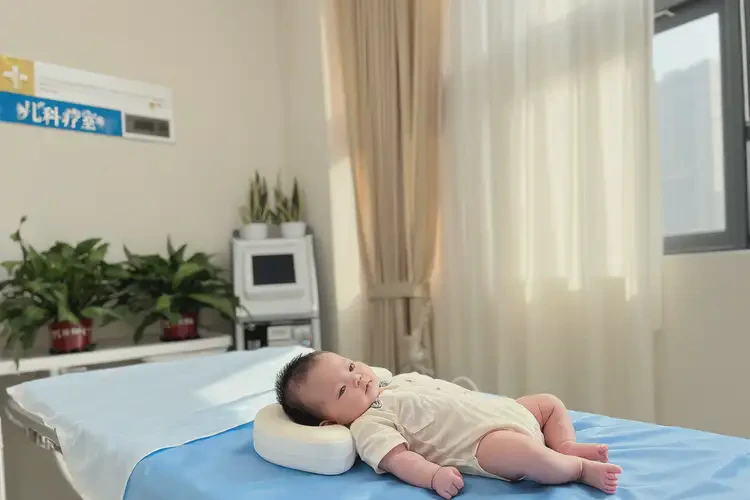 嬰兒肚子上出現(xiàn)濕疹能靠自己自愈嗎(圖1)