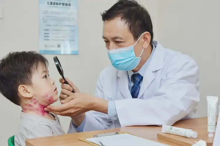 幼儿脖子出现湿疹可以治好吗(图1)