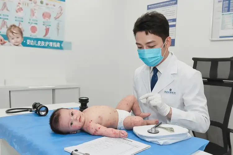 嬰幼兒身上偶爾起濕疹可以治好嗎(圖1)