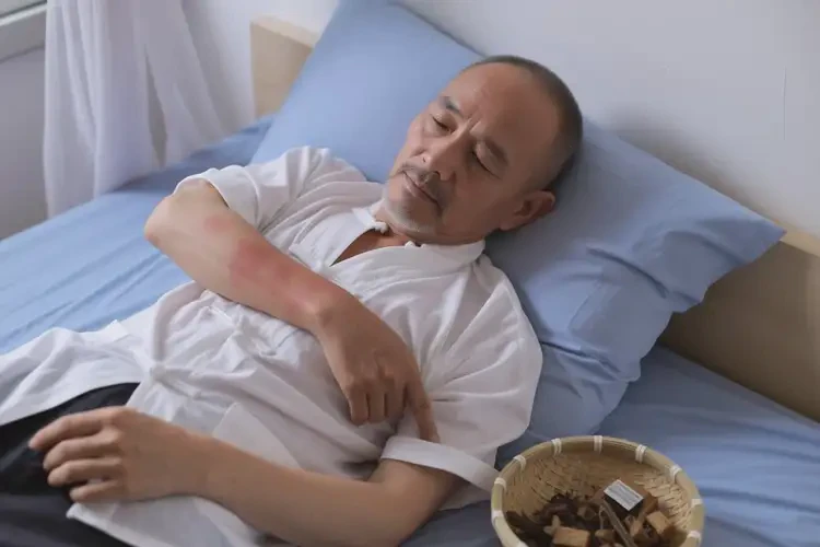 老人全身經(jīng)常長(zhǎng)濕疹可以治好嗎(圖2)