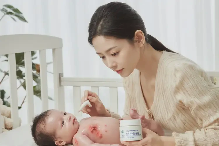 新生兒脖子出現(xiàn)濕疹可不可以根治(圖3)