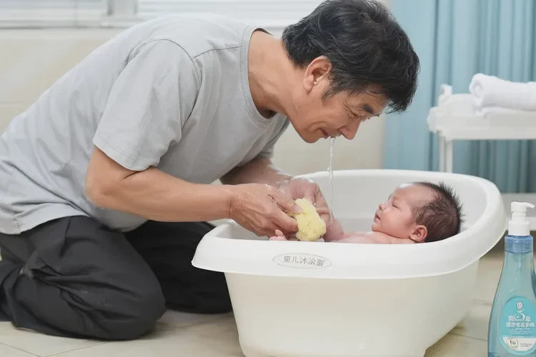 嬰兒大腿容易起濕疹可以治愈嗎(圖4)