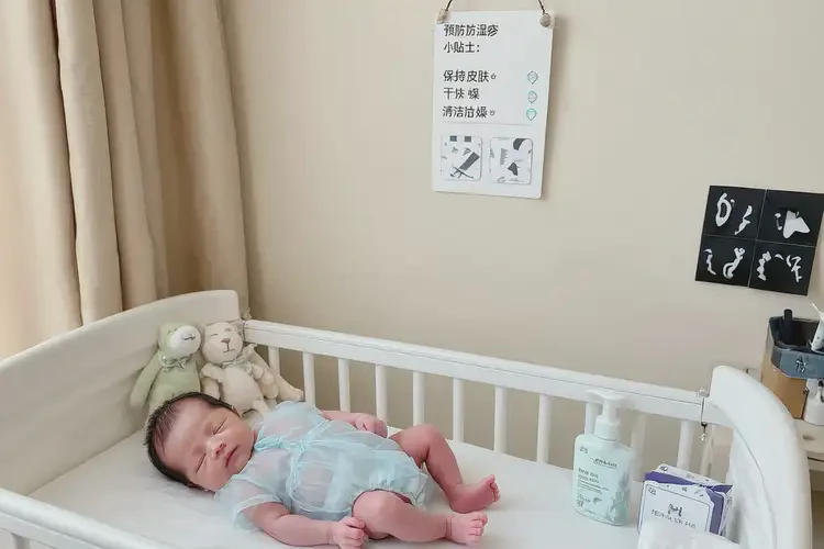 新生兒腳上容易起濕疹可以治好嗎(圖2)