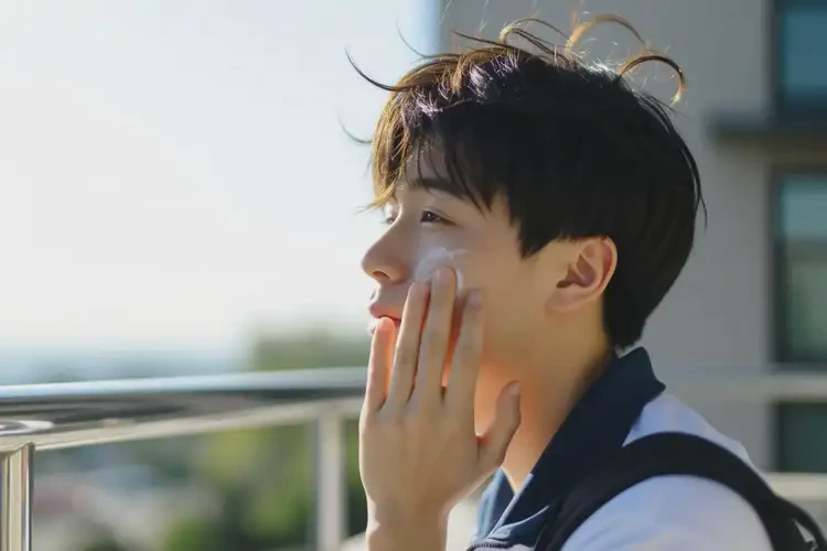 大學(xué)生面部容易起濕疹可不可以根治(圖1)