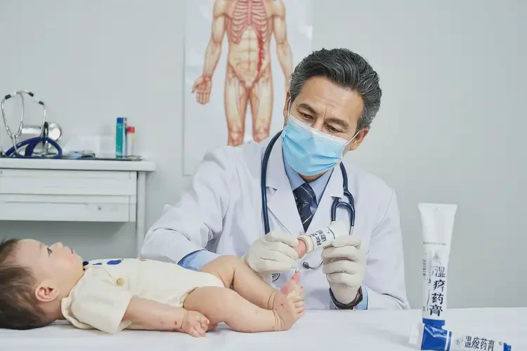 嬰幼兒手臂出現(xiàn)濕疹可以治好嗎(圖3)